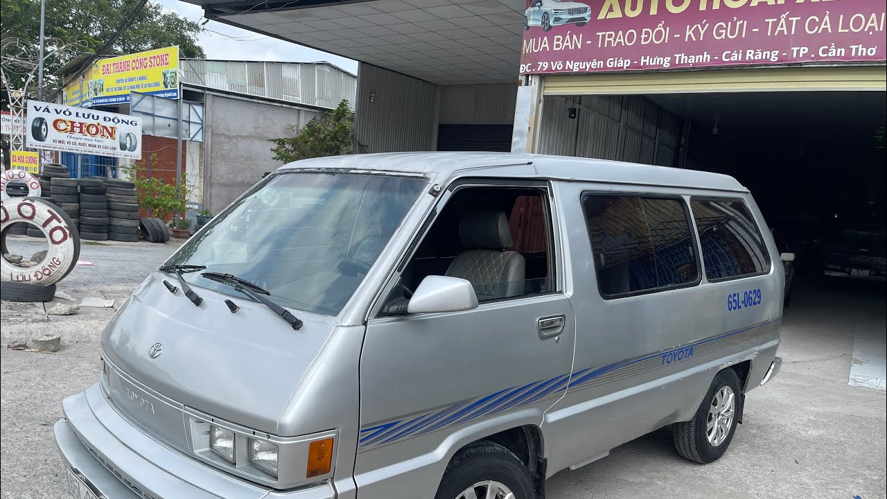 Toyota 9 chỗ không niên hạng. Giá thì 29 tiền là lụm lúa zalo 0769656665