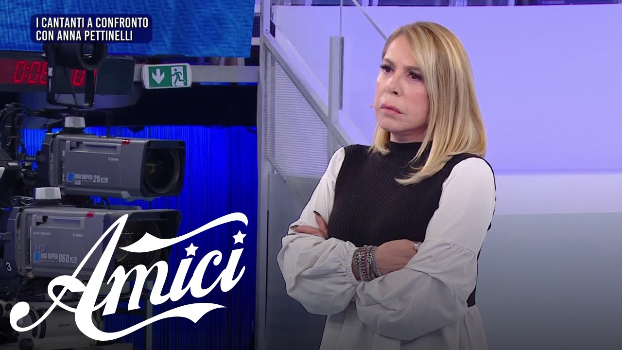 Amici 25 - I cantanti a confronto con Anna Pettinelli