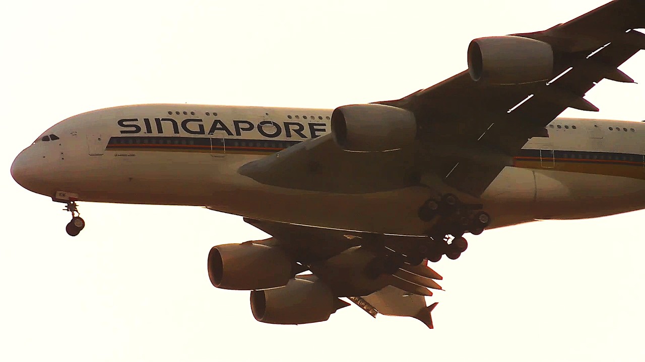Singapore Airlines A380 followed by Cathay Pacific A350