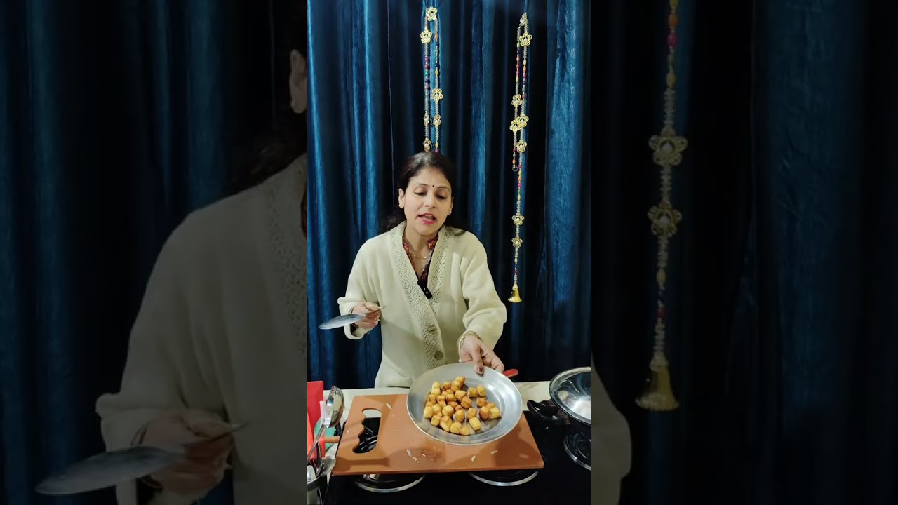 मटर पनीर, आलू का ब्रेकफास्ट, जंबो पिरामिड सैंडविच और लेफ्ट ओवर ब्रेड का ब्रेकफास्ट।