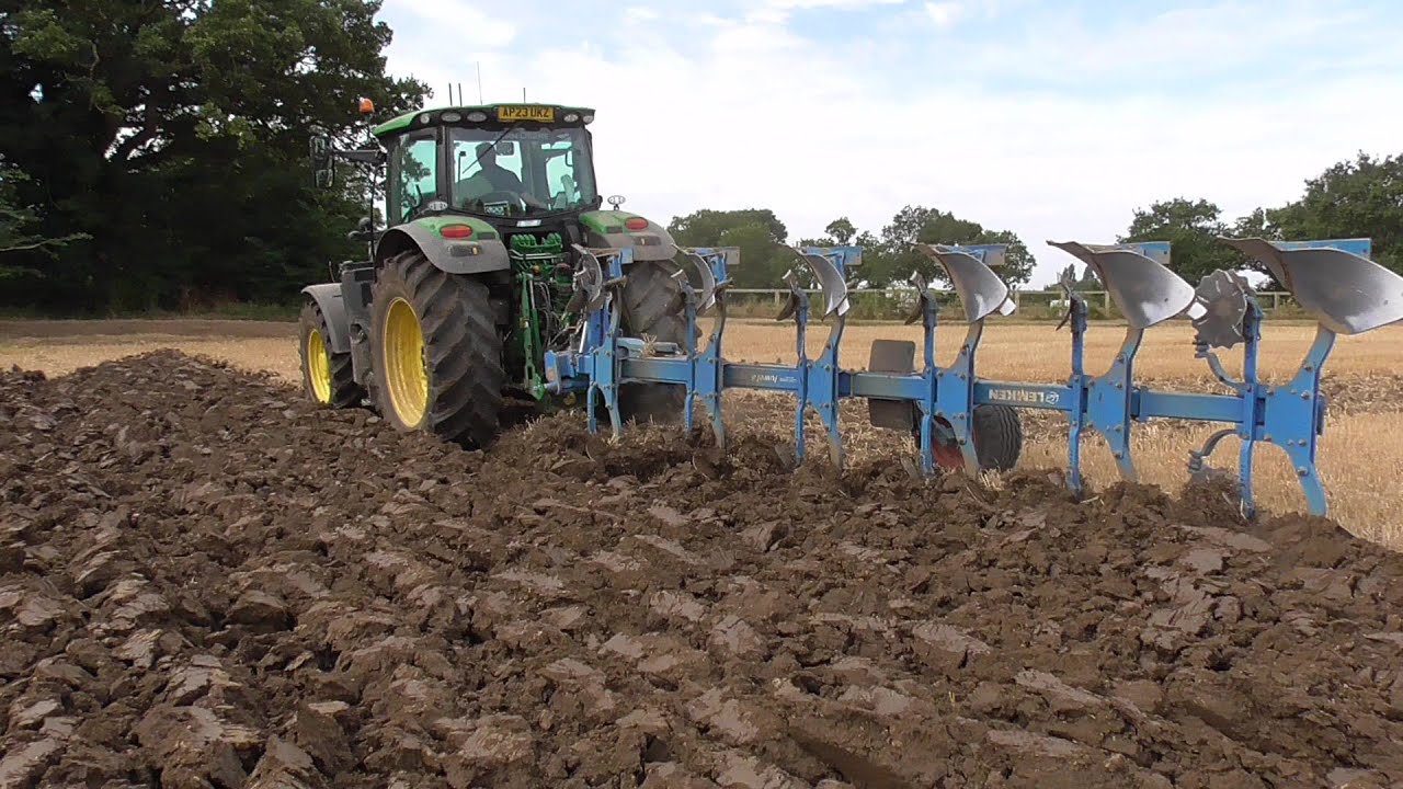 john deere 6r215 and 6 furrow lemken plough at mendham suffolk [28-8-24]