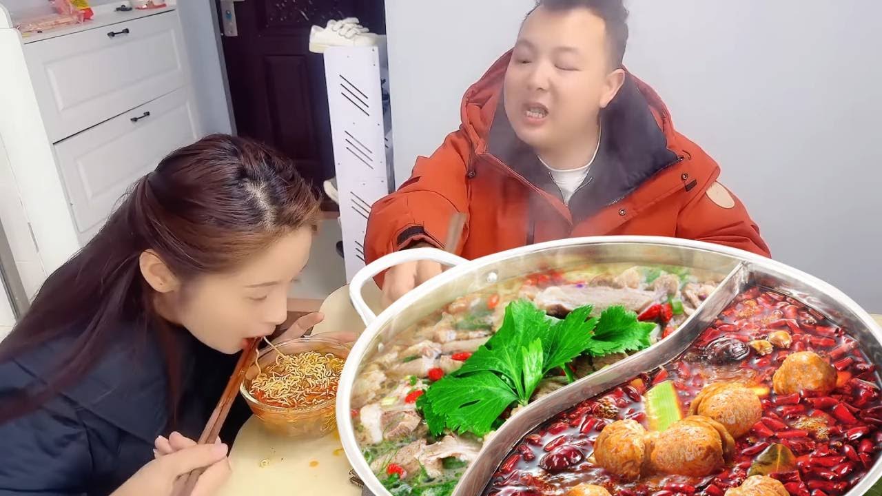 小气老公不让我吃火锅，我加入大把辣椒，他被辣的直喝水【九零后夫妻】