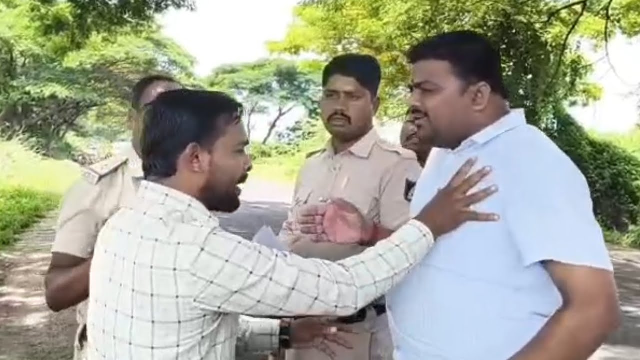 BIJAPUR MEIN YUVAK AUR POLICE KE BICH TAKRAR.. KIYA HAI SACHAI. @utv