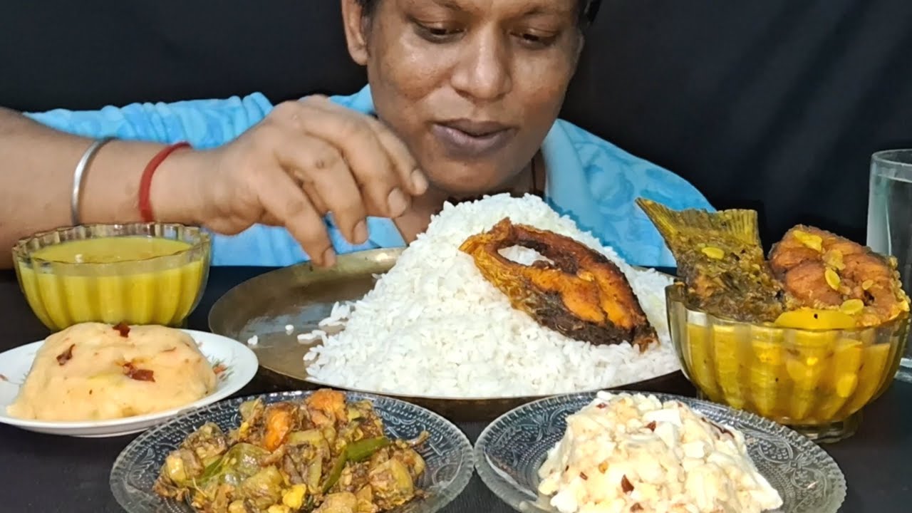 Asmr eating rice with mocha chingri, macher matha diye dal, Dim bhorta, jhinga alu macher jhol,fish 