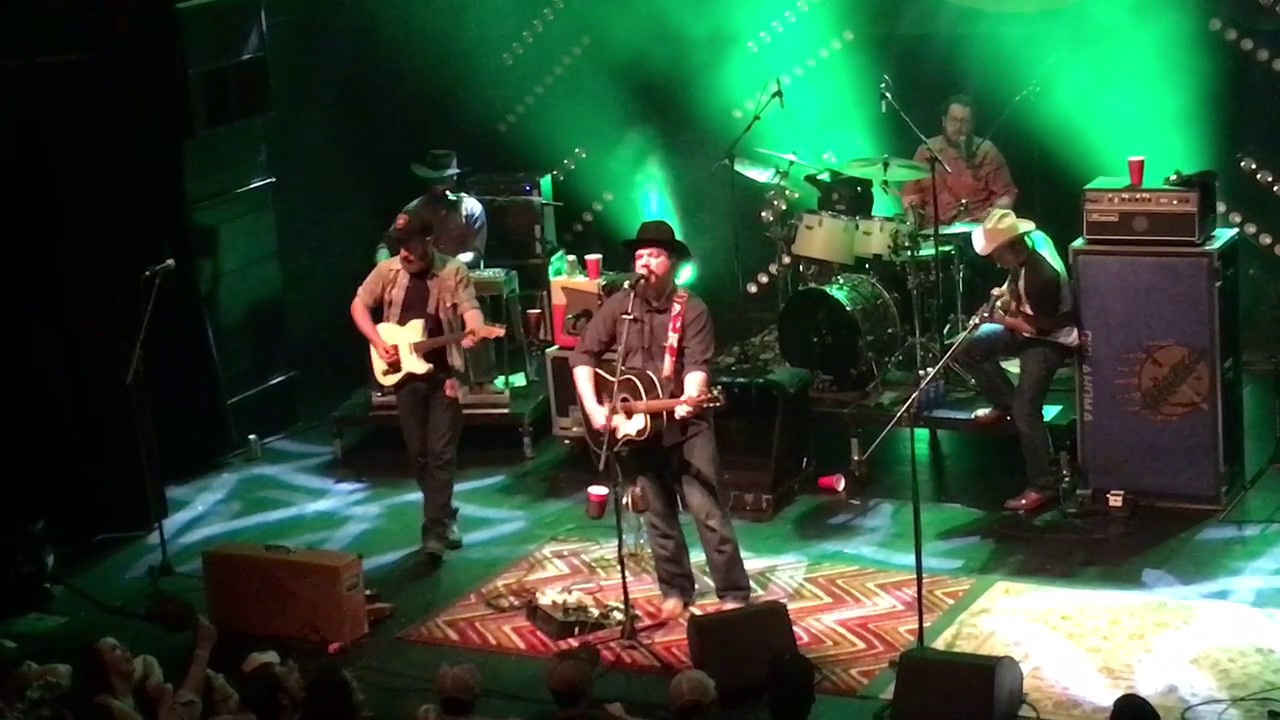 Turnpike Troubadours - RC Edwards sings a tune
