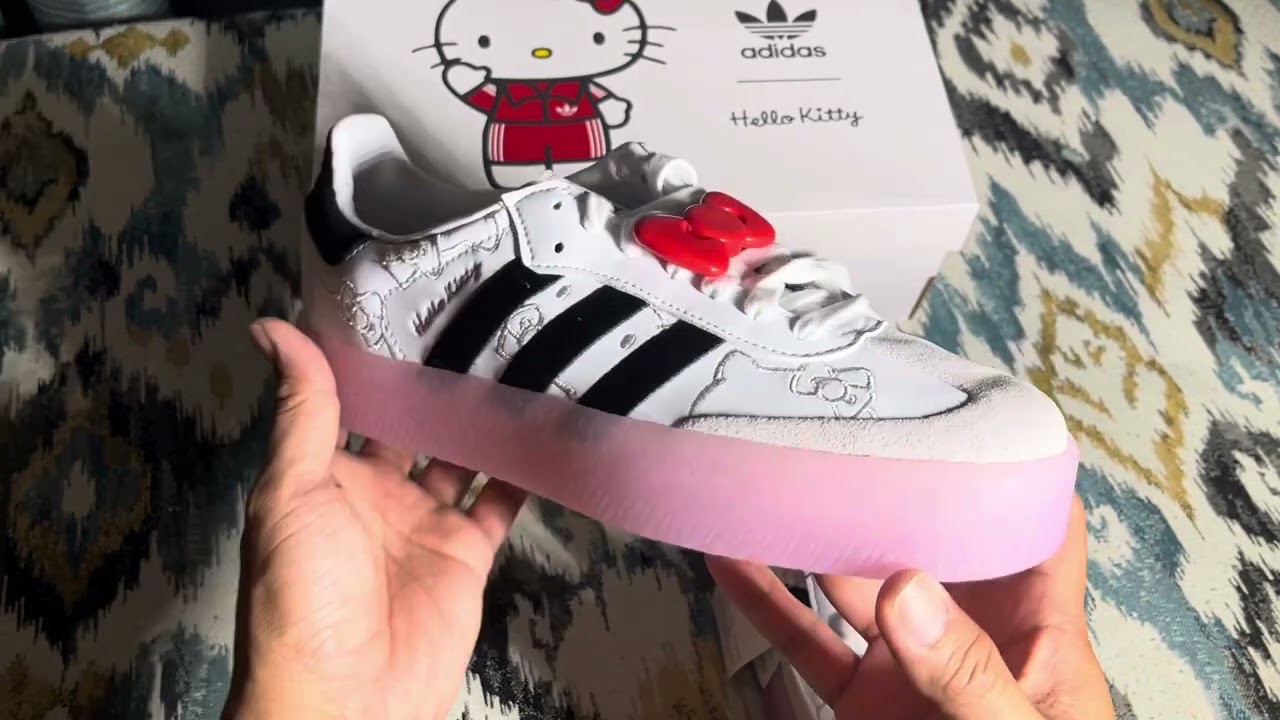 Unboxing Hello Kitty Samba!