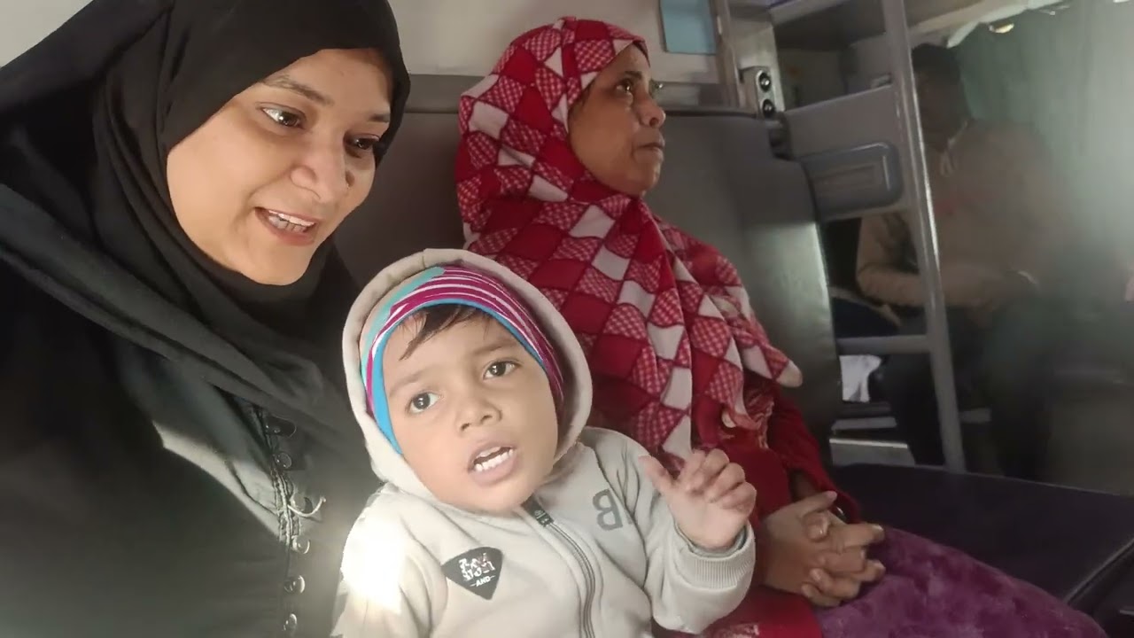 hazrat nizamuddin railway station 🚉 bhn ko kiya vida #vlog #viralvideo #trendingvideo #dailylifevlog