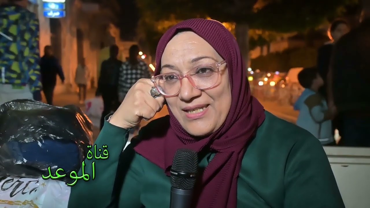 العائلات يملئون العاصمة تونس لتحضيرات للعيد وشراء الحلويات و الإحتفال في شارع بورقيبة 