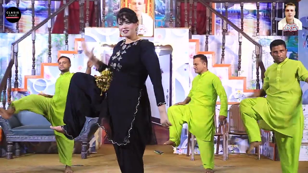 Naina Shehzadi DO GAZ LAMBA LAL PARANDA  by NASEEBO LAL 