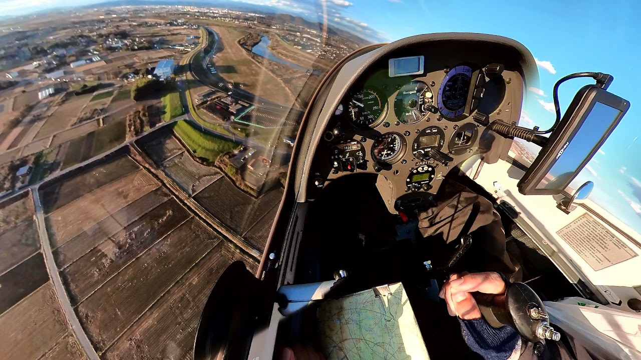 Glider Duo Discus Turbo landing