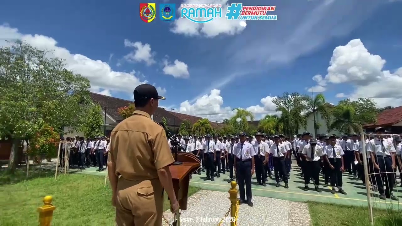 Upacara Bendera Hari Pertama Semester Genap di  SMPN 1 Bangsalsari