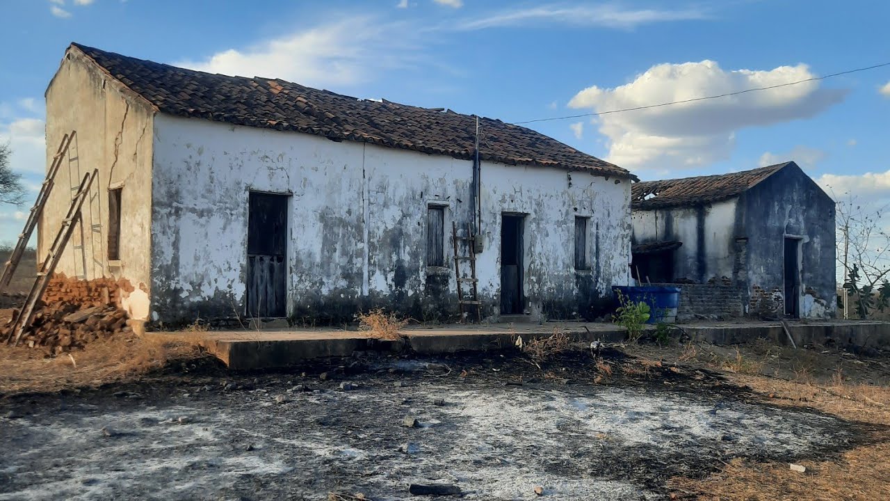 Chalé Abandonado: as Ruínas da Velha Bodega do Seu Heleno Batista 