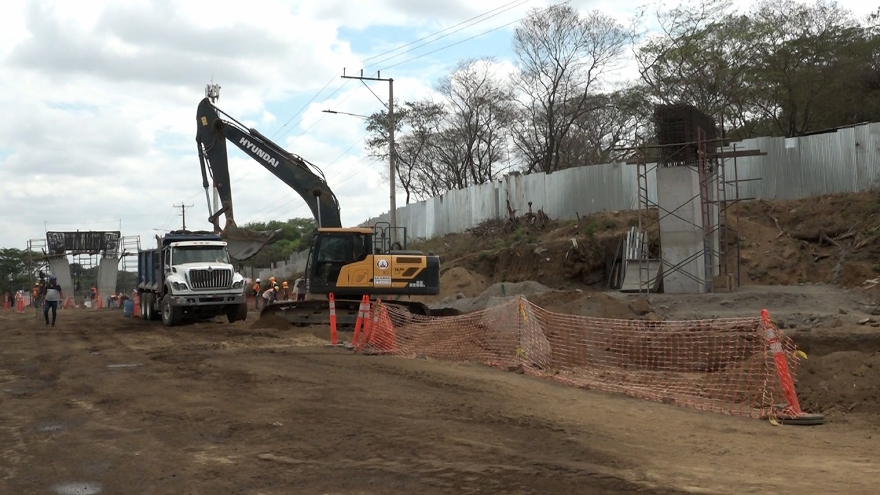 Avanzan en más del 20 por ciento las obras de construcción del paso a desnivel de la Carretera Sur