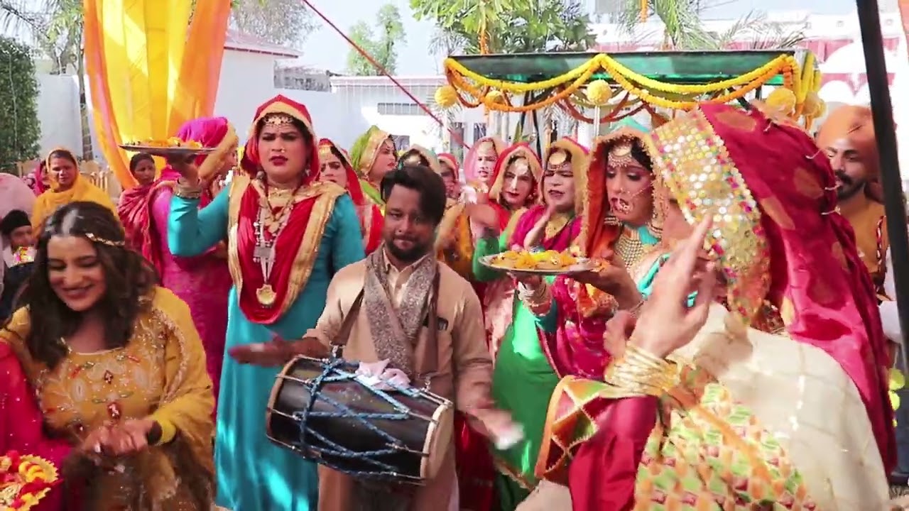 DHEEYAN DE HATHAN UTTE RANGLI MEHNDI KOONJAN DE VAANG UDAARI NI MAA