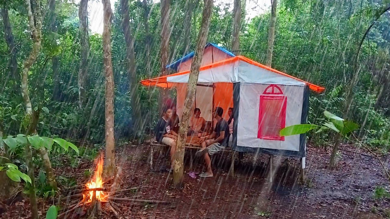 Di guyur hujan deras/ camping rame rame bersama Mak wadud berburu, masak, & tidur nyenyak saat hujan