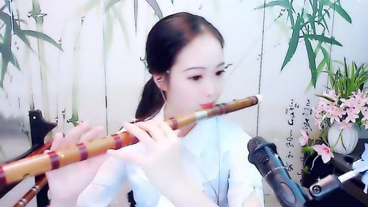 云竹姑娘笛子演奏《《望爱却步》伤感情歌，听得我流泪满面！