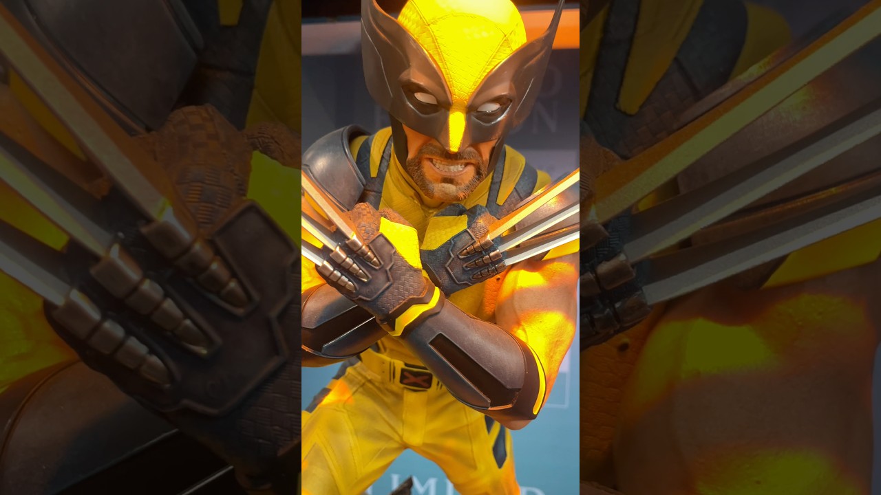 Estátuas do Deadpool e Wolverine em exposição 