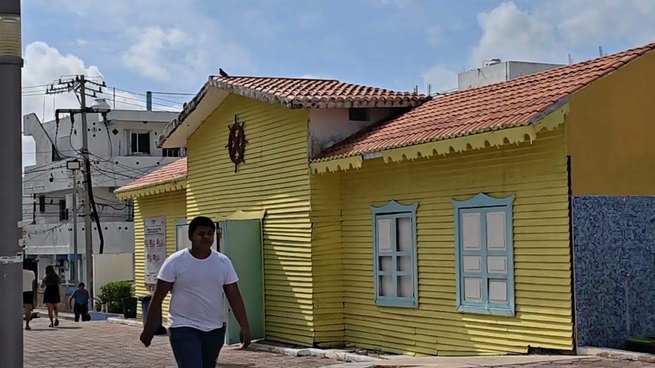 Walk Mexico, Isla Mujeres Central Pt2. Why many Americans,Canadians,Europeans come to escape winter?