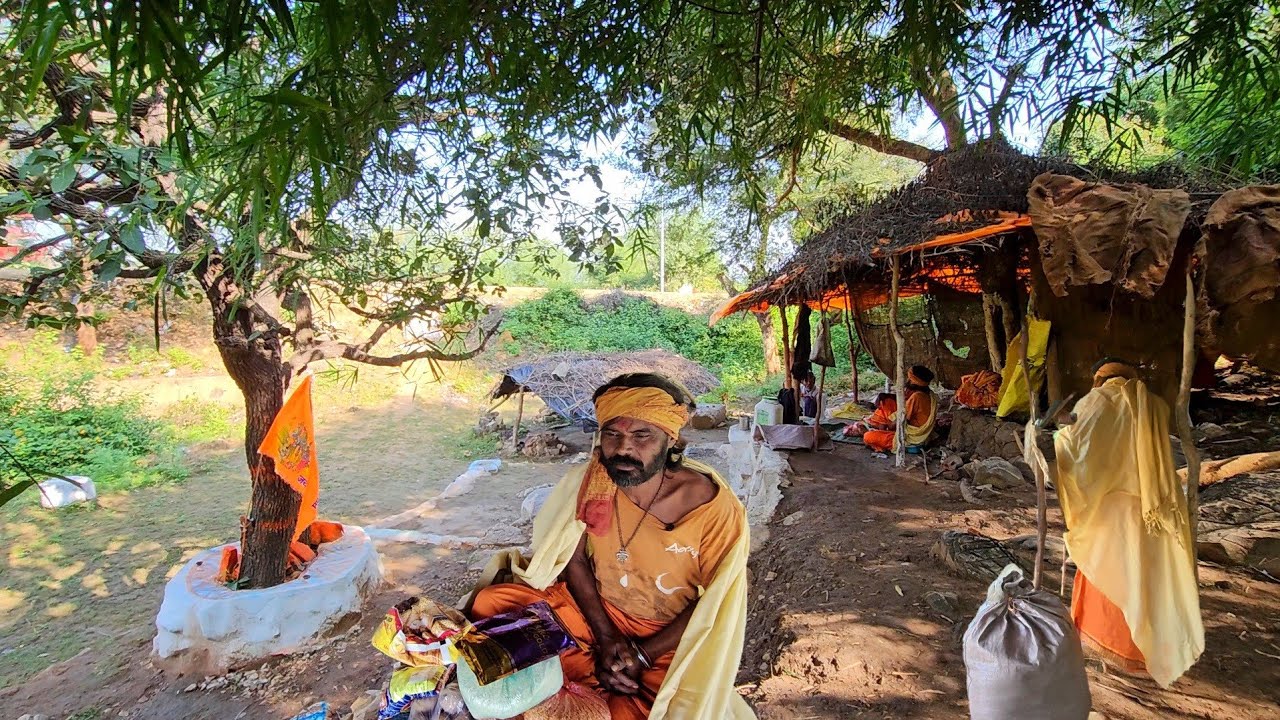 Chitrakoot के जंगल में  पर्ण कुटी में बाल वैरागी संत  कर रहे तपस्या 