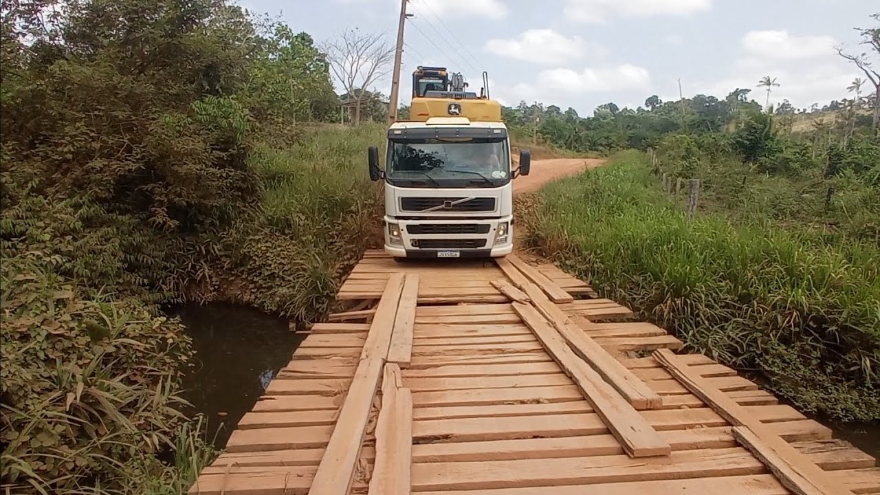 Volvo VM passando na ponte quebrada! (Quase deu ruim)