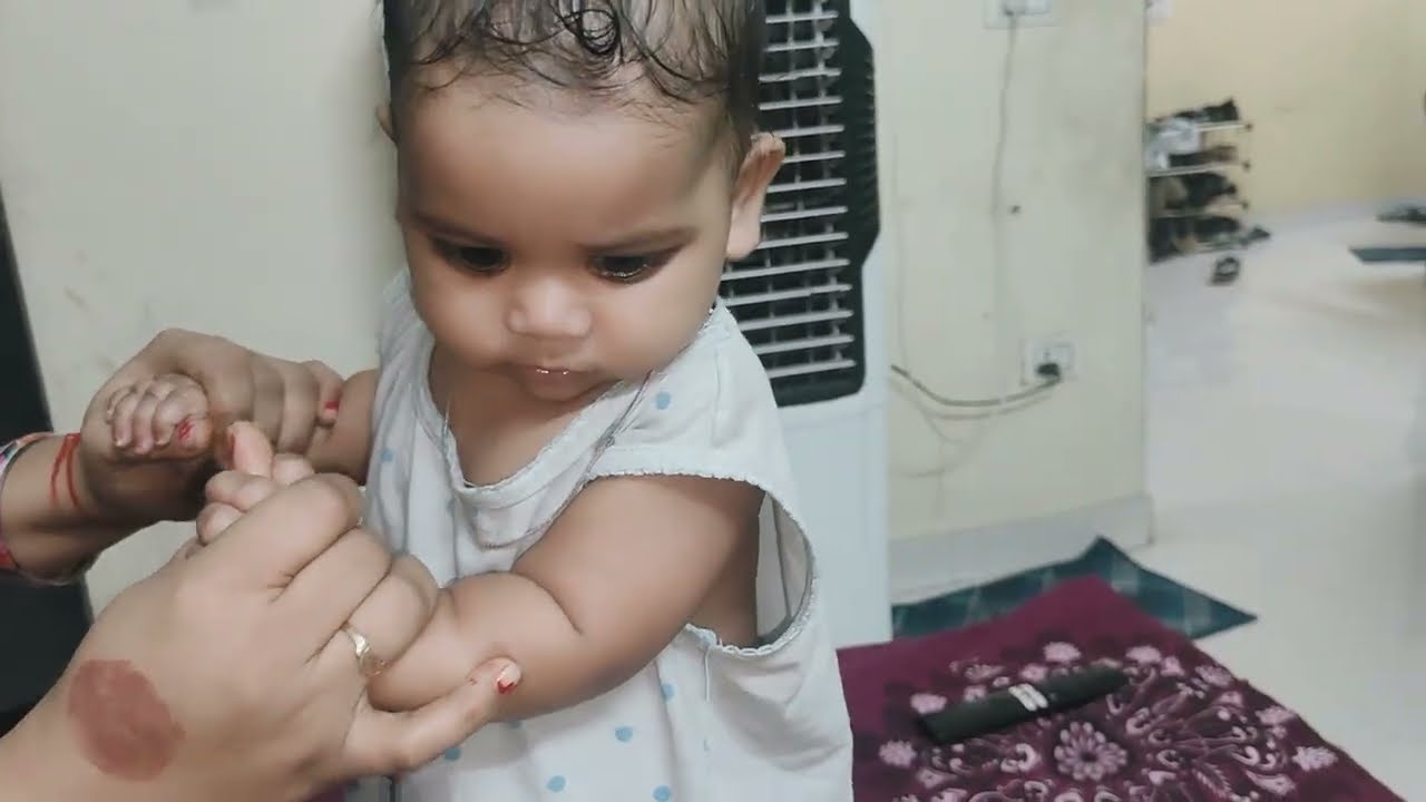 छोटे बच्चे के हाथ-पैर कैसे करें सीधे | Massage के बाद आसान Baby Exercise और Yoga Step-by-Step