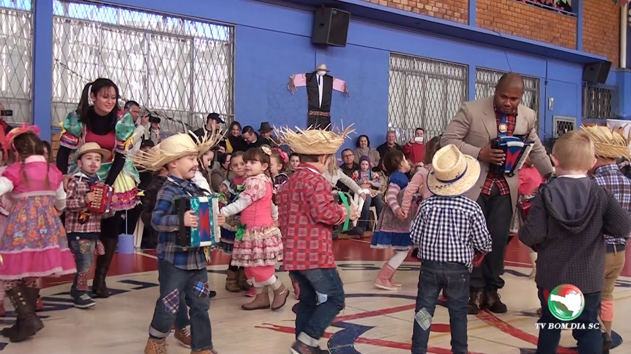 O Sanfoneiro Só Tocava Isso - Colégio Santíssima Trindade 2016