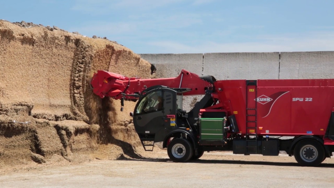 KUHN SPW Series Self-Propelled Vertical Mixers in Action!