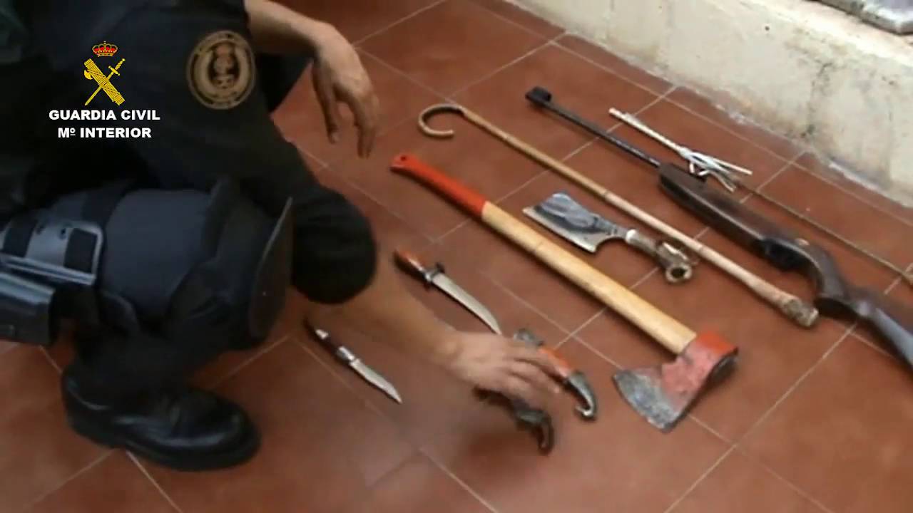 Operativo del registro en la barriada del Pino (Puertollano)