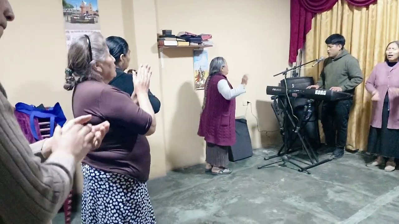 Fuente de luz y vida 28 de octubre 2025 #diosteama #viralvideo #01tendencias #alabanzas #fe 