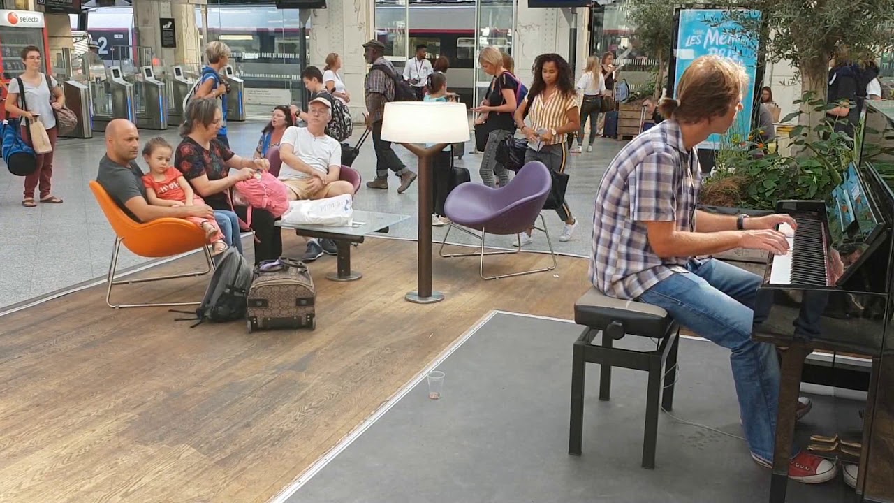 Riders on the storm The Doors Piano cover (Gare de Lyon)