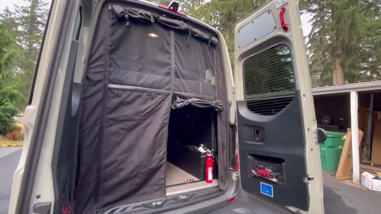 [Sprinter 4x4] Van Accessory:  Bug net / Screen Rear Door: VanEssential vs. VanSpeed