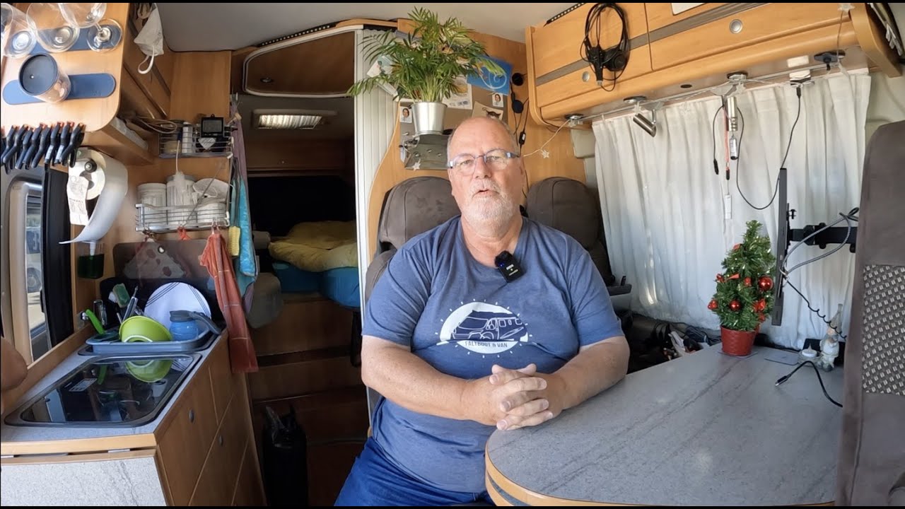 Thomas lebt nur noch im Pössl RoadCruiser Kastenwagen. Haus verkauft und frei. VanLife und Freiheit.