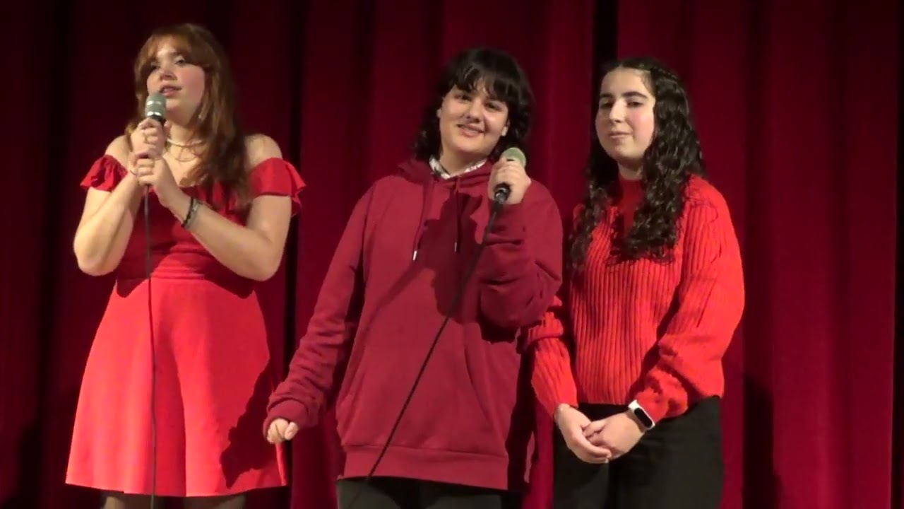 Festival Navidad IES Salvador de Madariaga Actuación Bachillerato