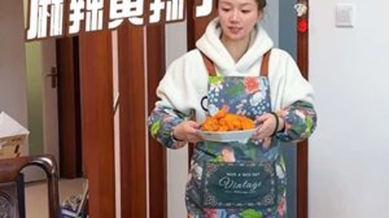 姊妹们今天的干锅土豆一定要去试一哈哦#干锅土豆片 #家常菜 #麻辣黄辣丁 #强烈推荐 #日常vlog