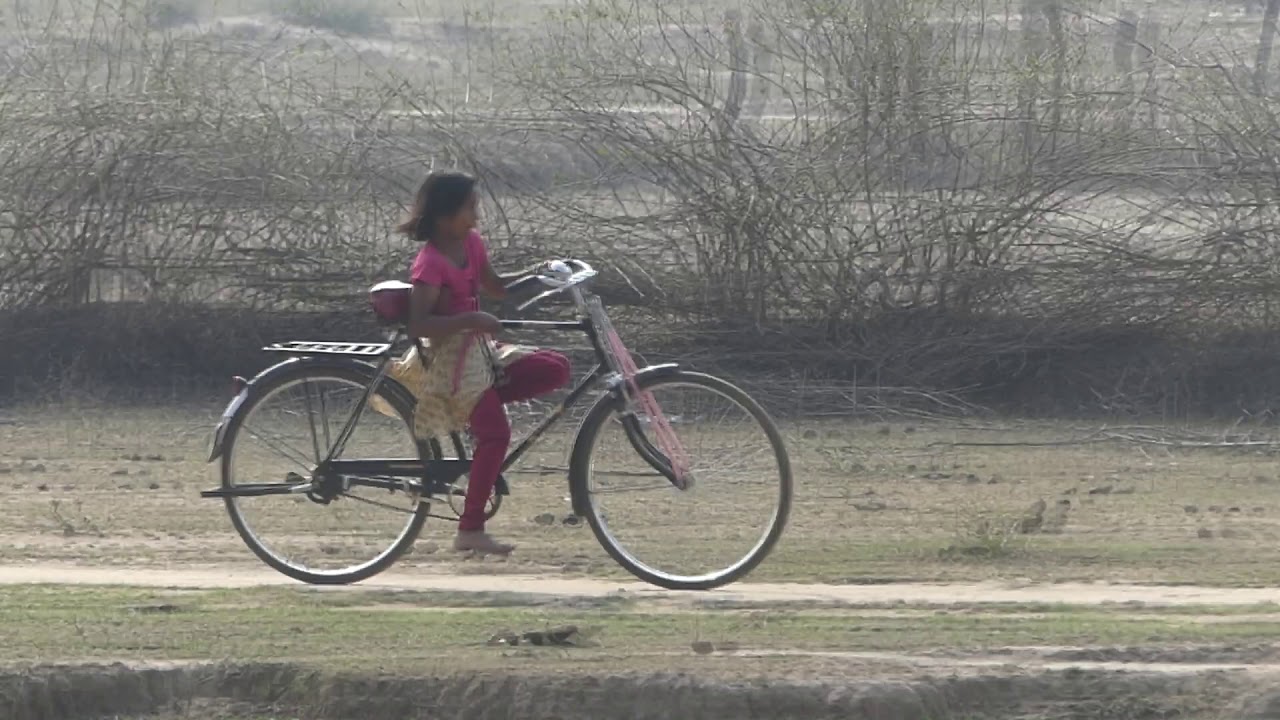 How to ride 'kainchi' style on your Dad's Bike India  or 'scissor' style in English