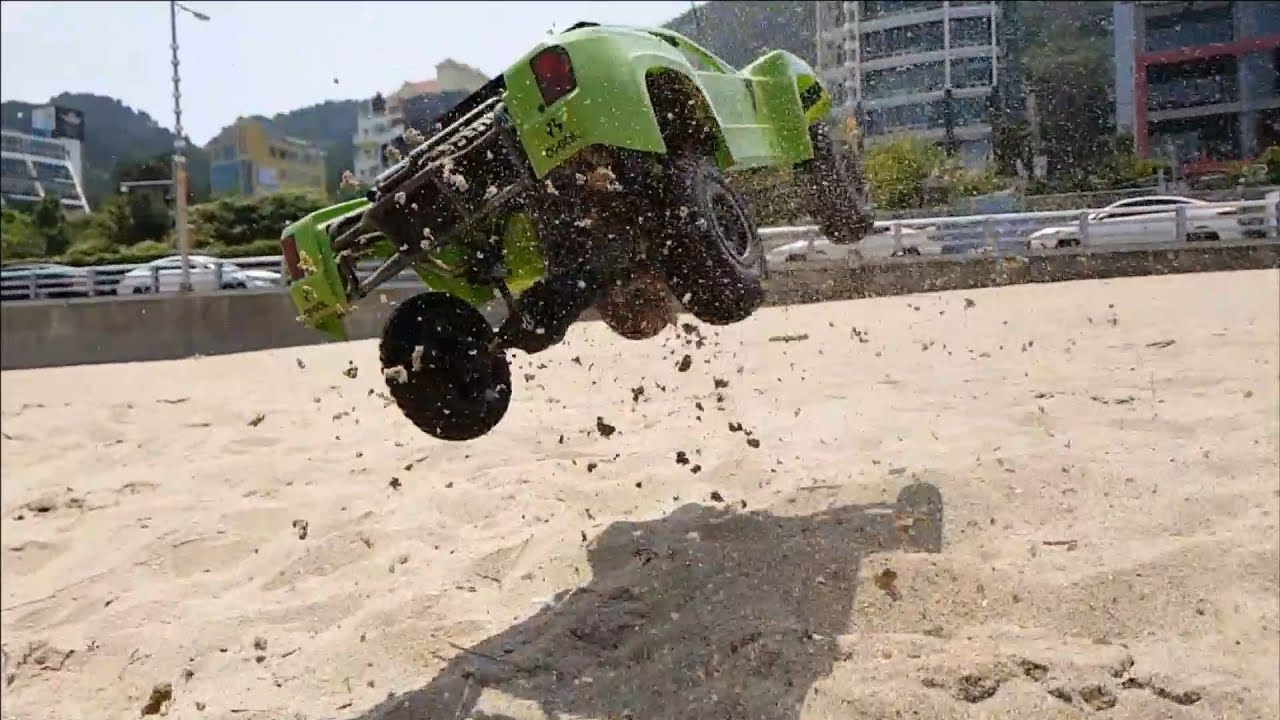 Axial Yeti SCORE Trophy Truck Summer Beach Sand Bashing