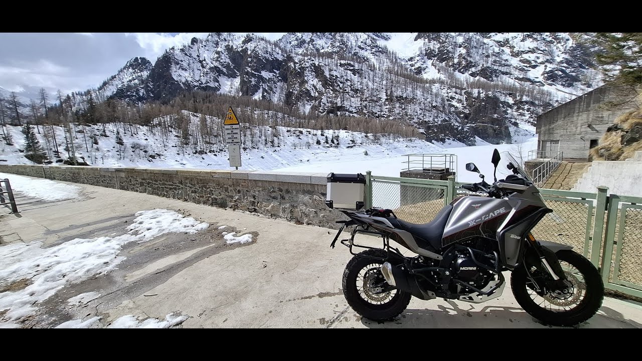 Road to Lago Alpe dei Cavalli
