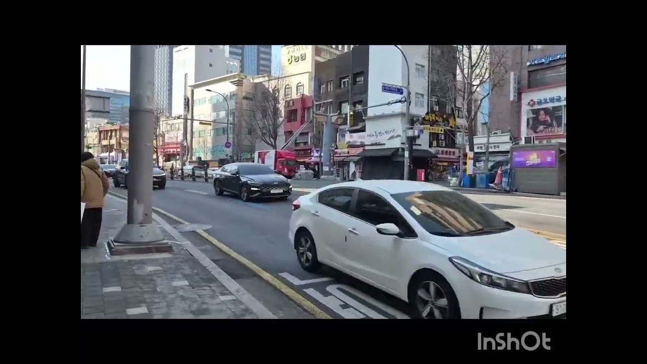 “On the Streets of Hoehyeon Station, Line 4”Hoehyeon Station street4호선 회현역 거리에서