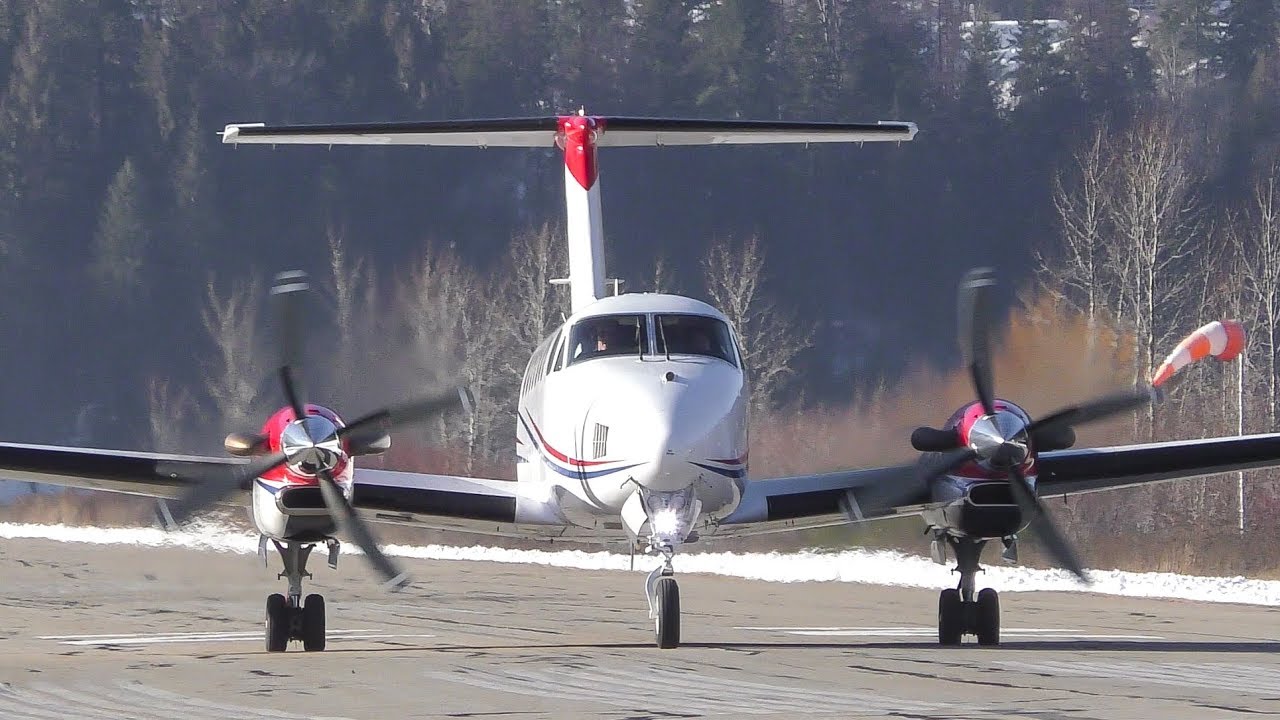 Beechcraft B300 Super King Air 350 Takeoff