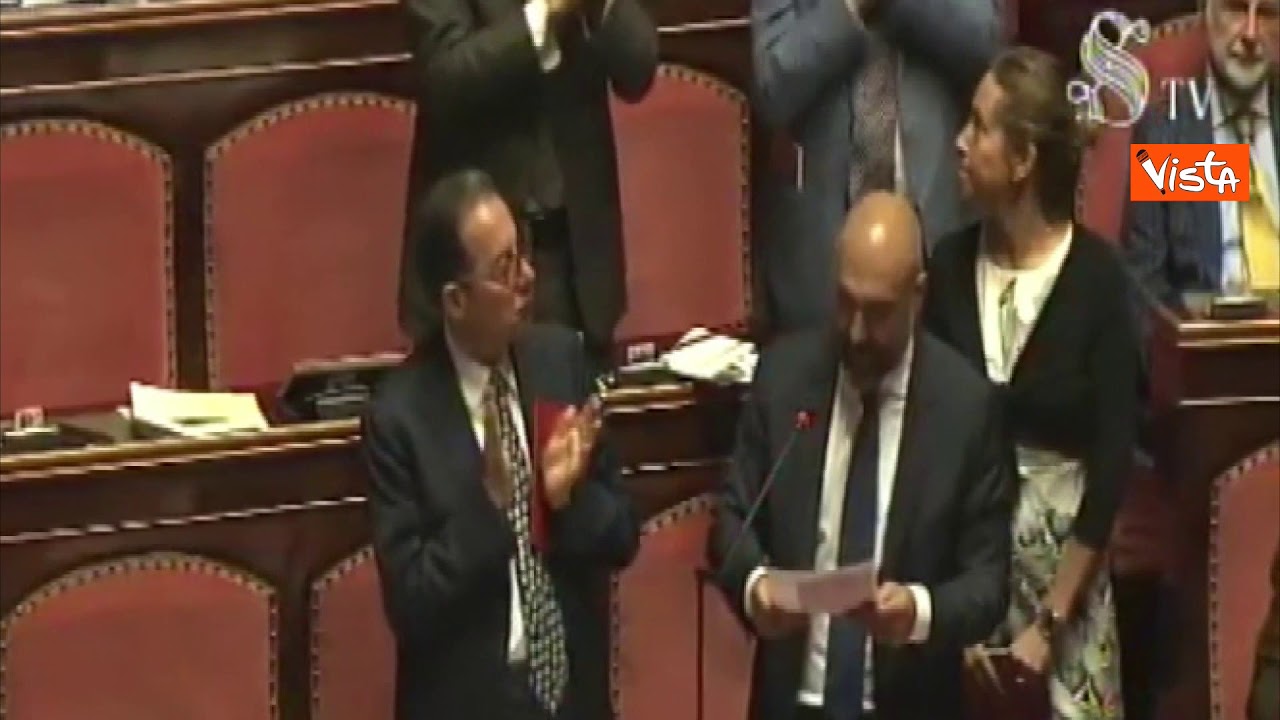 Il PD occupa il Senato, Casellati sospende la seduta