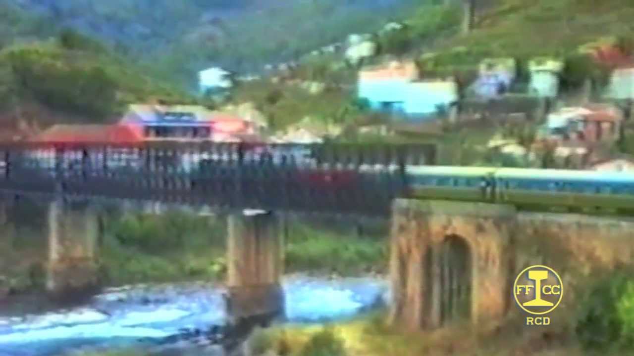 Cruzando el Puente sobre el Rio Sil en Os Peares.