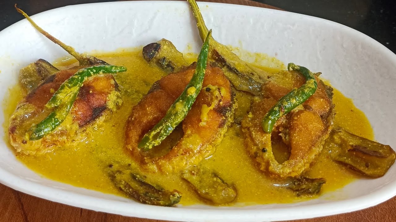 Bengali Style Rohu Fish Curry with Begun | Simple Lunch Recipe @AninditasCookbook 