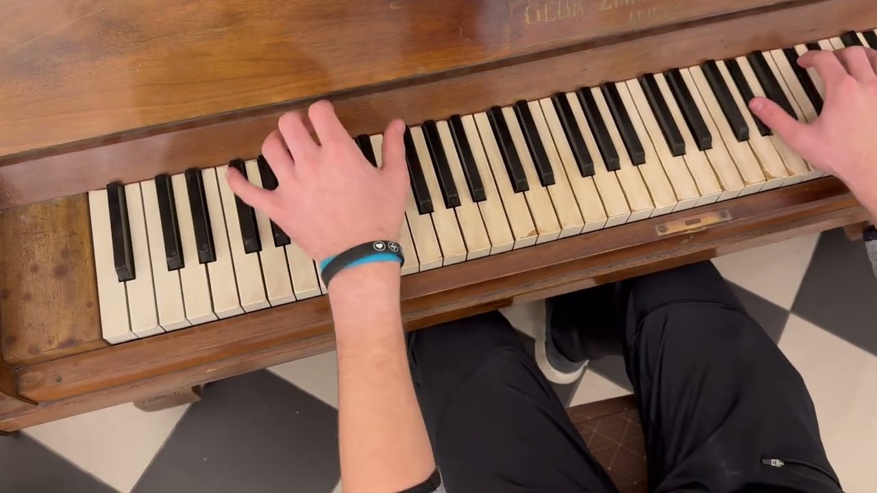 The Battle – The Chronicles of Narnia on an Old, Worn-Out Piano