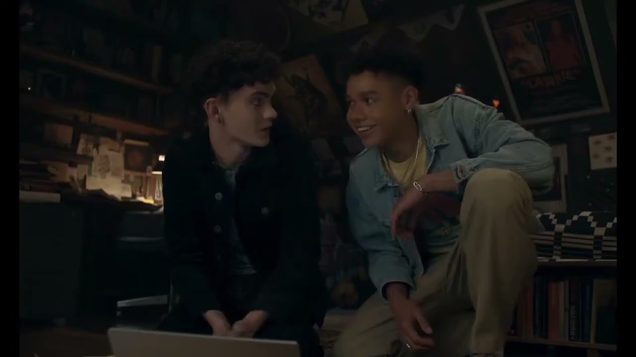 Billy Maximoff shows Eddie her research in Agatha All Along S01E06