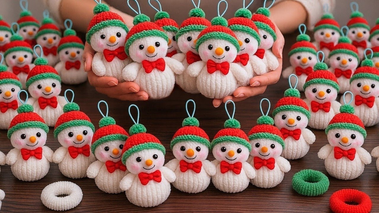 Милый брелок в виде снеговика из резинки для волос ⛄️ очень просто и не требует навыков