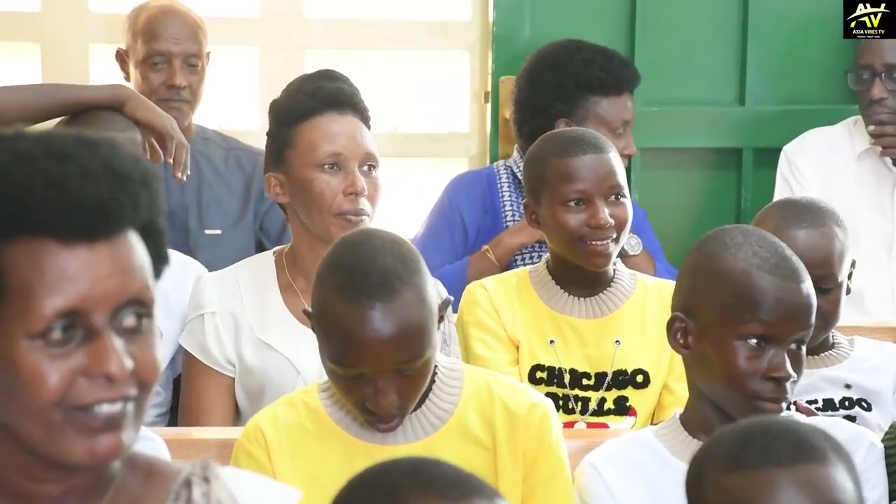 JEANNE GAPIYA YIPFURIJE NOWELI NZIZA ABANA | IBIRORI VYATANGURIYE KU NKUKA YA MISA