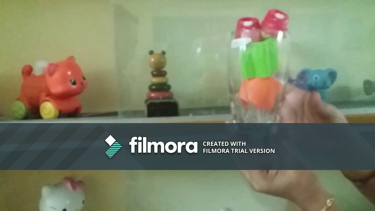 Showcase Organisation and a part of home Decoration in English