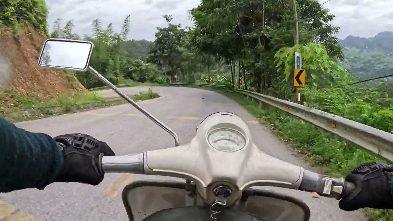 Vietnam 4 Mountain Passes 68: Before Lunch In Yen Minh Ha Giang