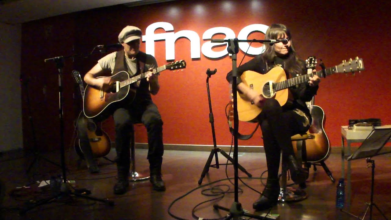 Esperando un resplandor. Amaral. Acústico Fnac 09/11/2011