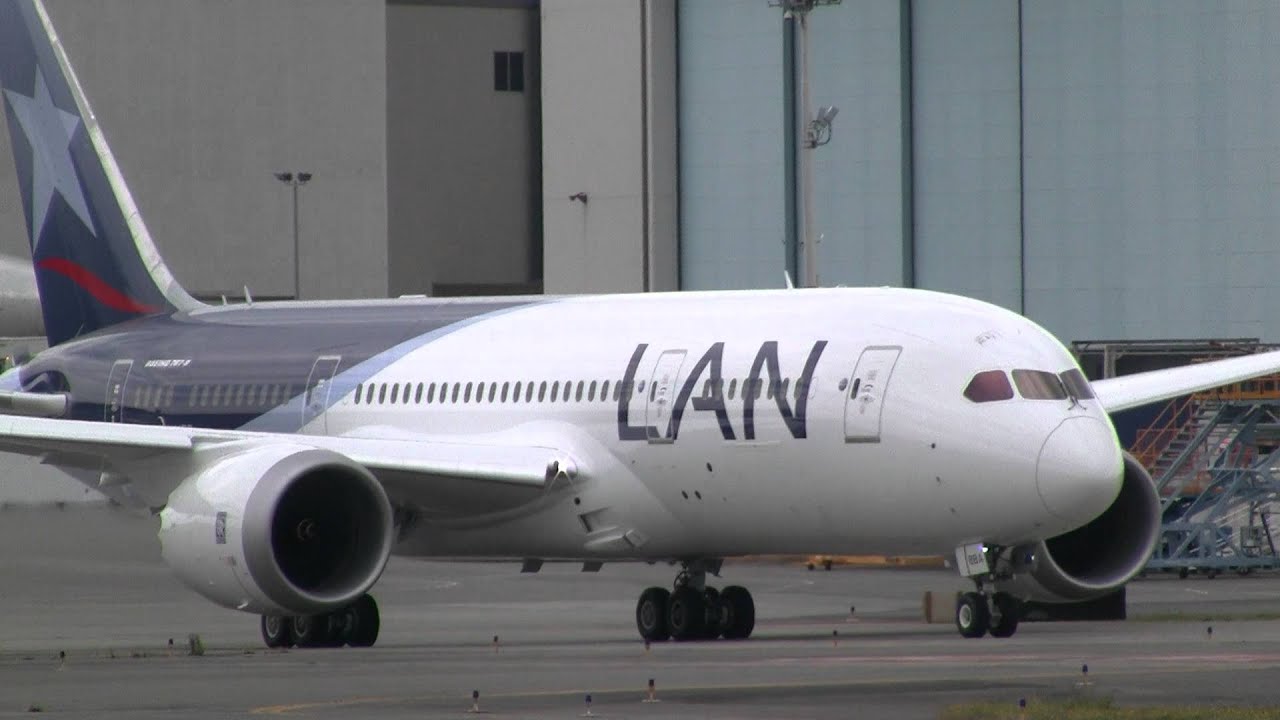 LAN 787 First Flight